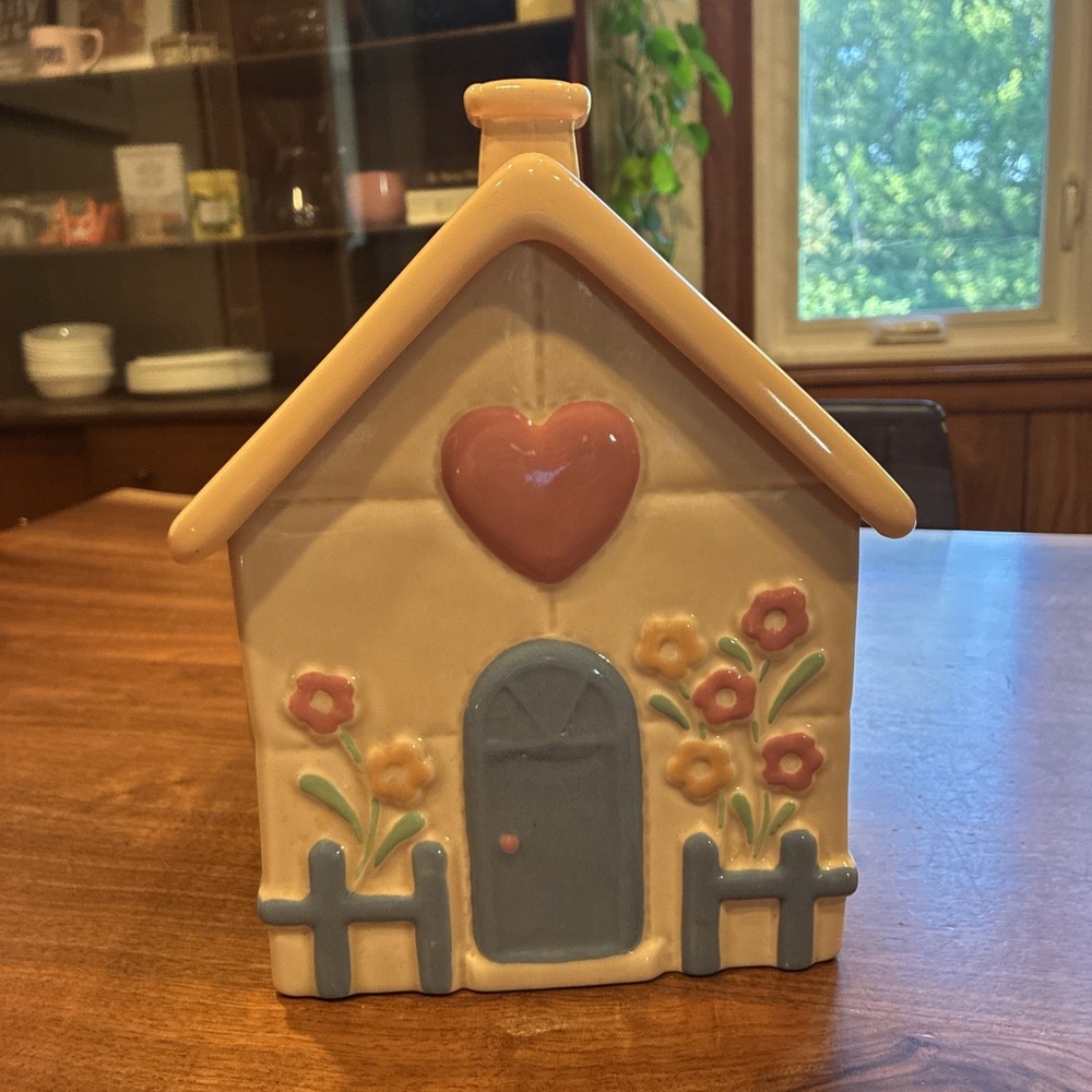 Vintage 1987 Hallmark Treasure Craft Auntie Em Ceramic Cottage Cookie Jar,  USA